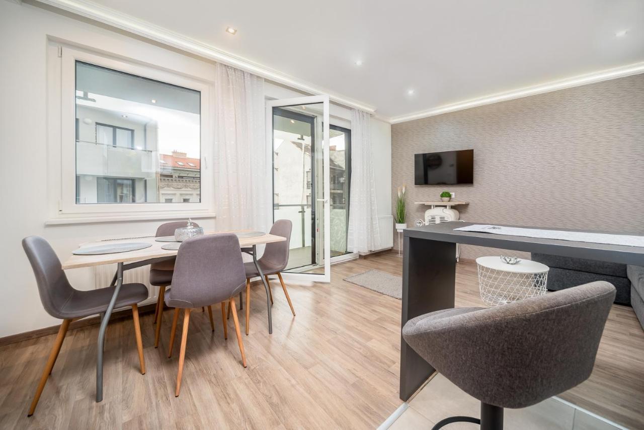 Grace Pine Apartment 3 Budapest Bagian luar foto