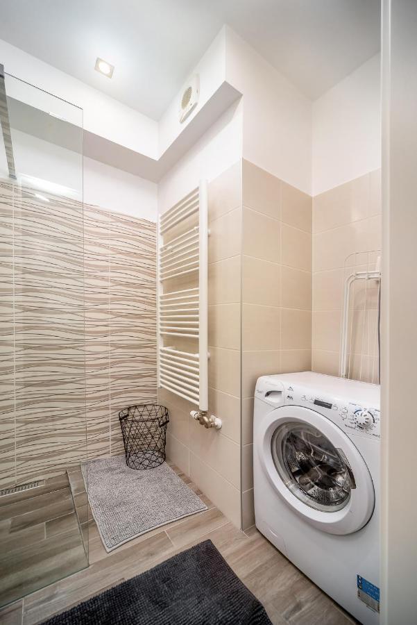 Grace Pine Apartment 3 Budapest Bagian luar foto
