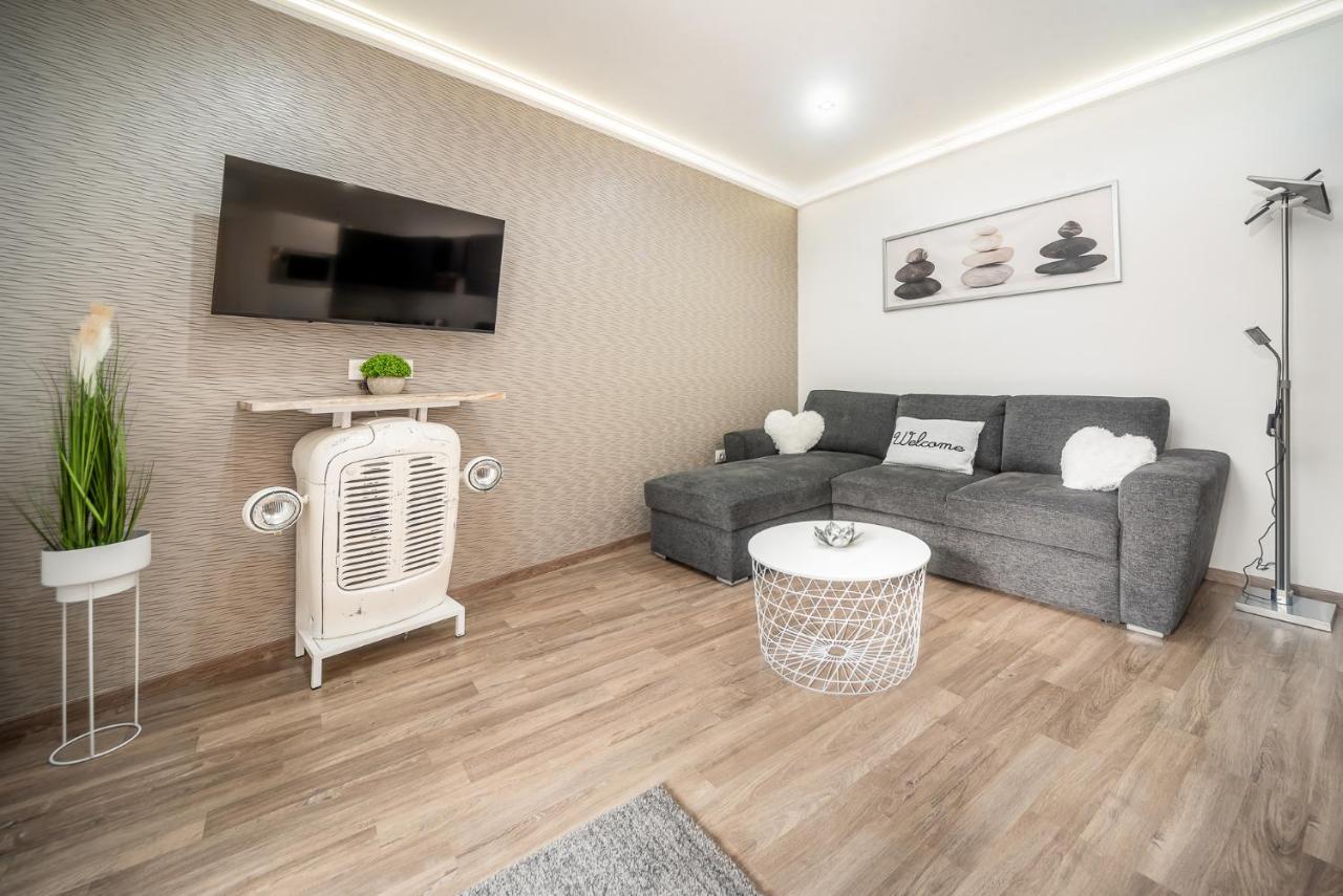 Grace Pine Apartment 3 Budapest Bagian luar foto