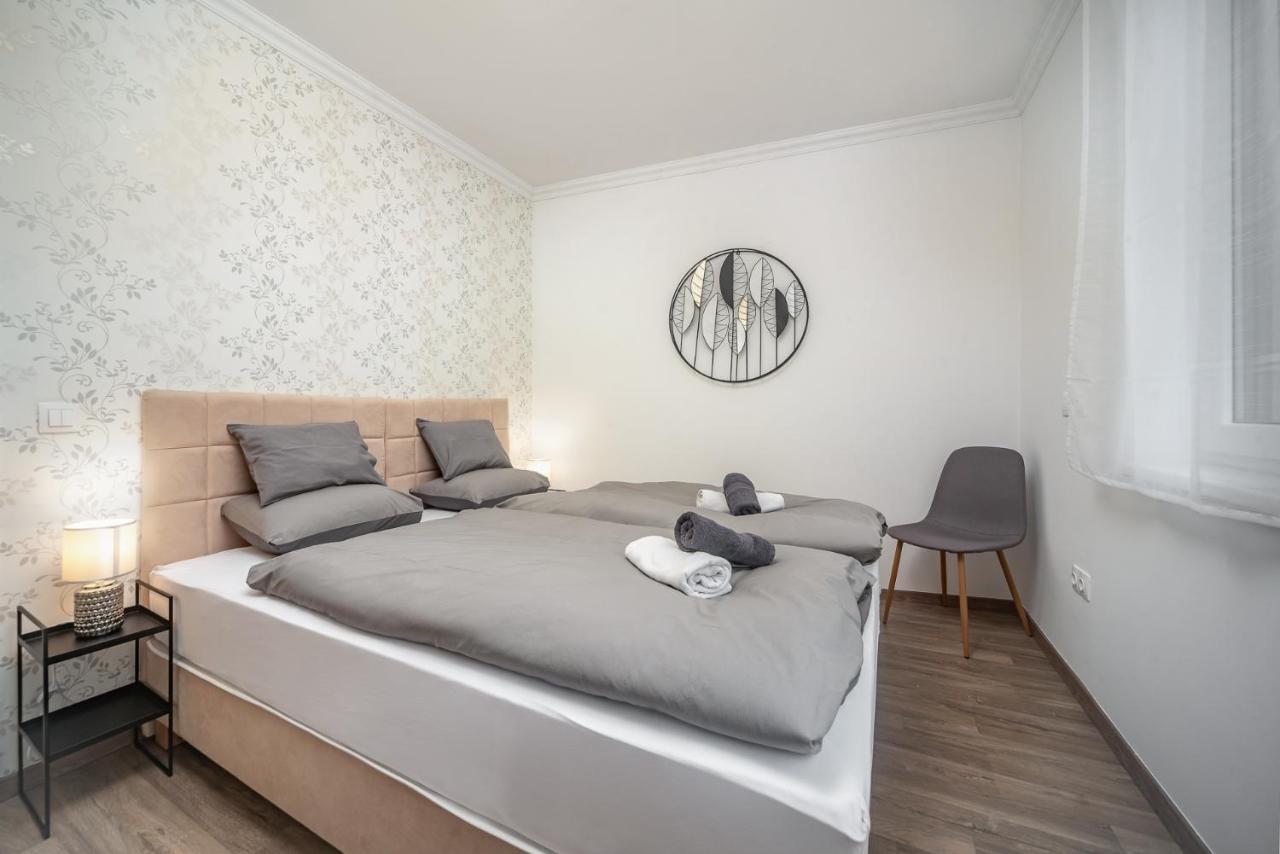 Grace Pine Apartment 3 Budapest Bagian luar foto