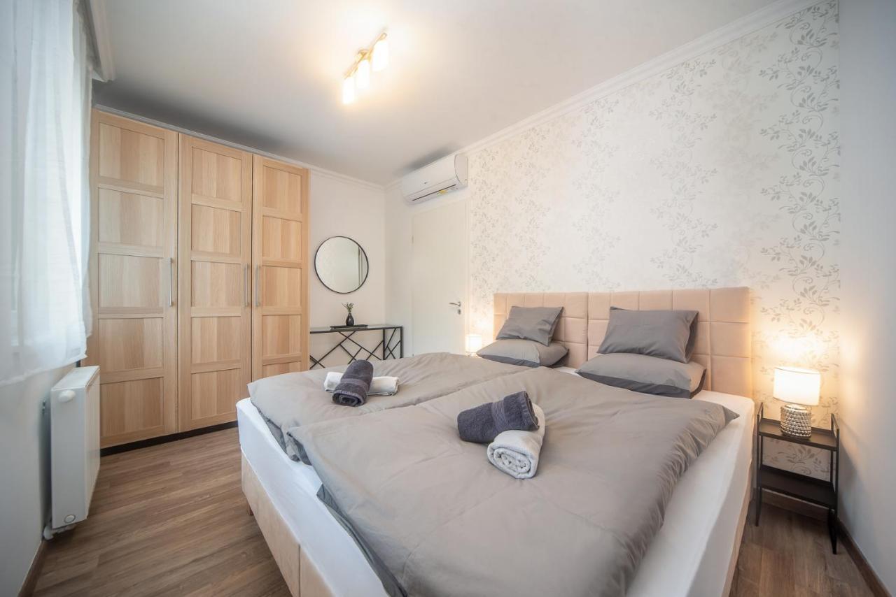 Grace Pine Apartment 3 Budapest Bagian luar foto