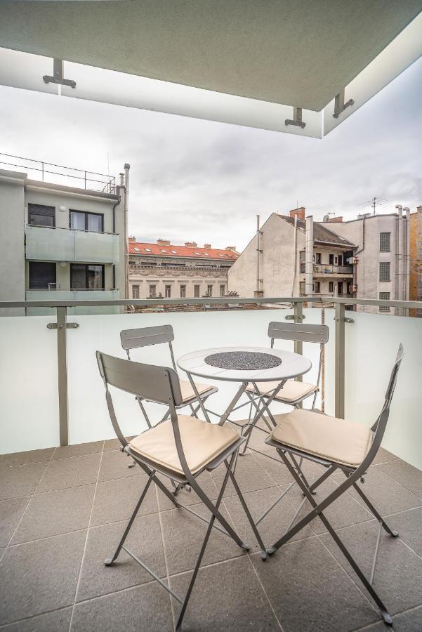 Grace Pine Apartment 3 Budapest Bagian luar foto