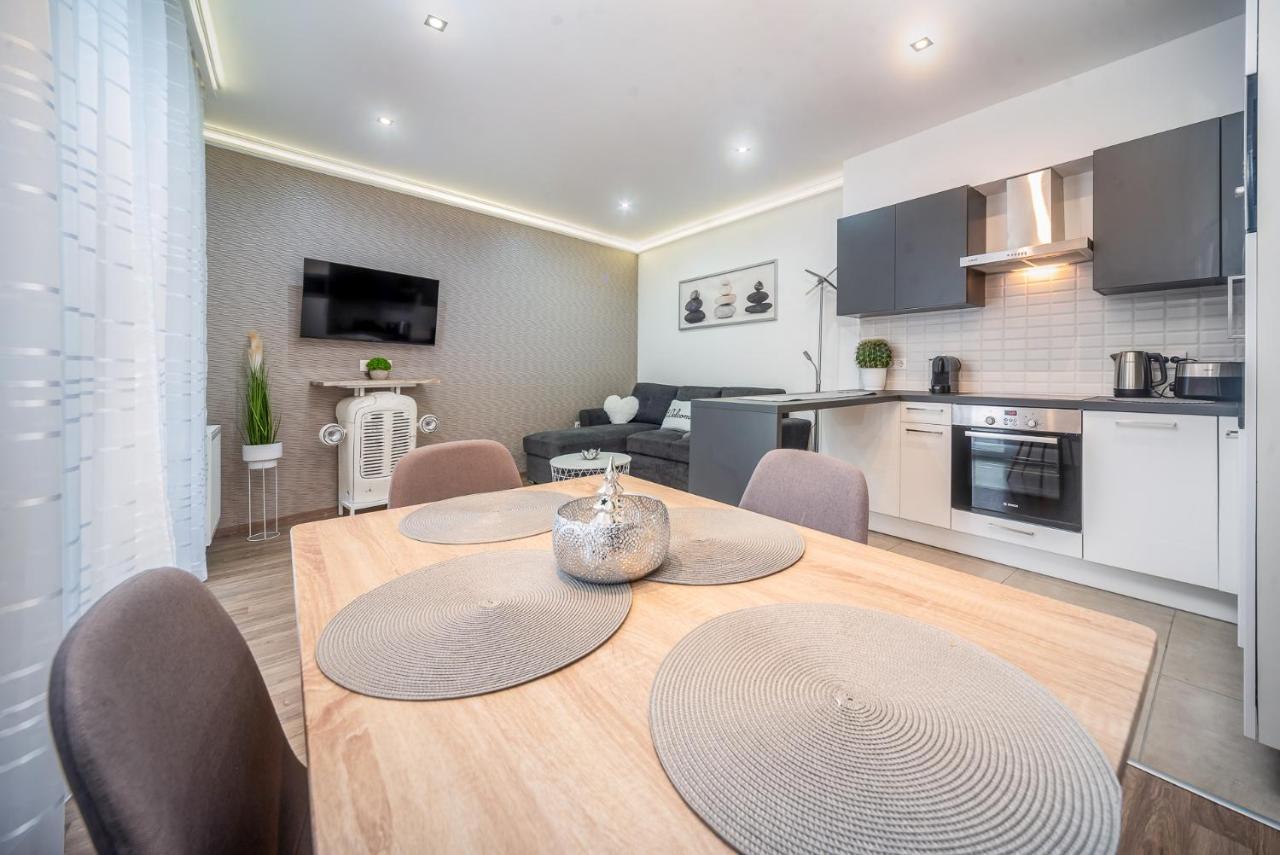 Grace Pine Apartment 3 Budapest Bagian luar foto
